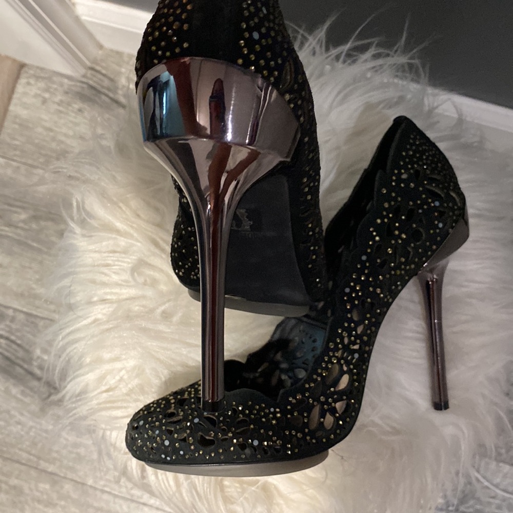 BCBG Maxazria black heels - Picture 3 of 3